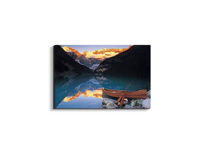 canoe-on-lake-louiseec22112-